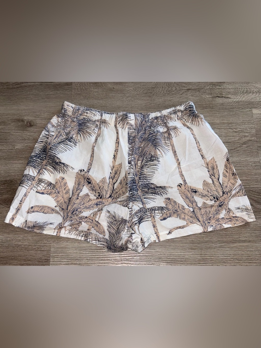 Women’s Tropical Print Athletic Shorts - White/Beige